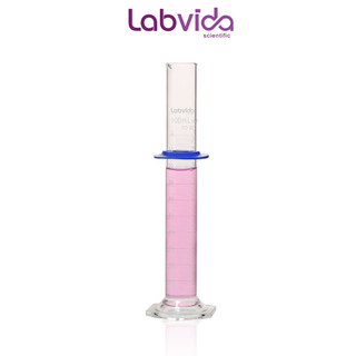 Labvida Glass Measuring Cylinder, Vol.100ml, 3.3 Borosilicate with Spout and Plastic Cylinder Guard, Hexagonal Base, LVE001